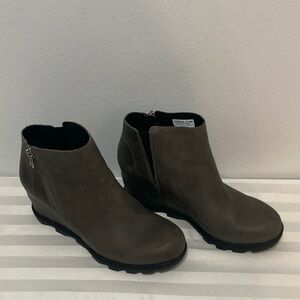 Sorel Joan of Arctic Boots Gray W Size 9.5 Bootie Heel Suede